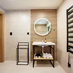 Everest Apartment