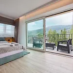 Everest Apartment *