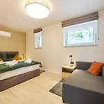 Everest Apartment
