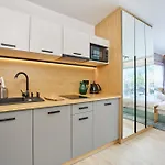 Everest Apartment