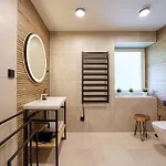 Everest Apartment